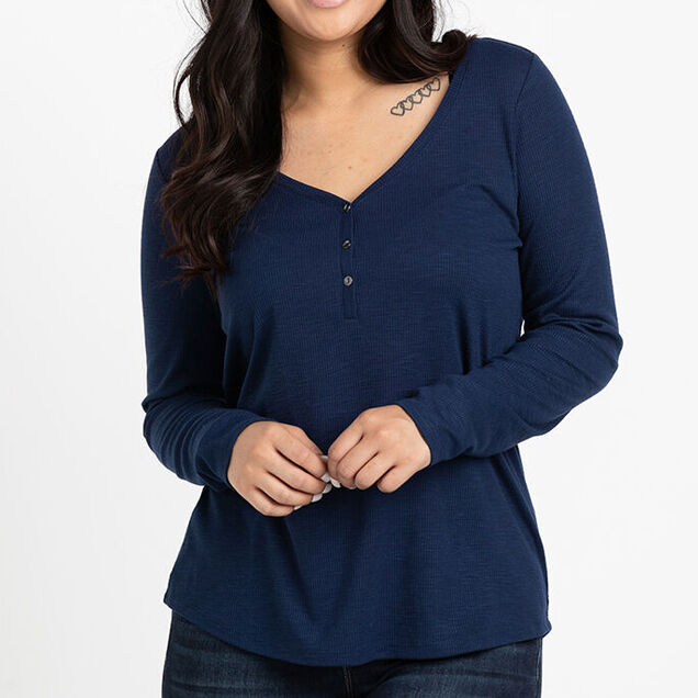 WOMEN'S RIBBED HENLEY TEE