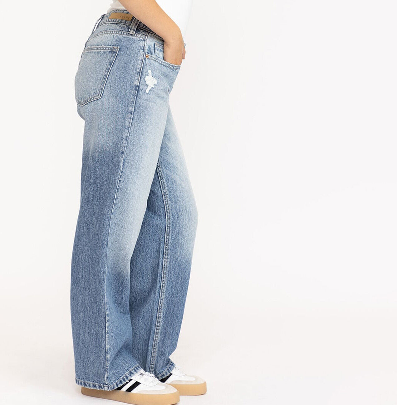 Women's Light Wash Distress Low Rise Baggy Jeans