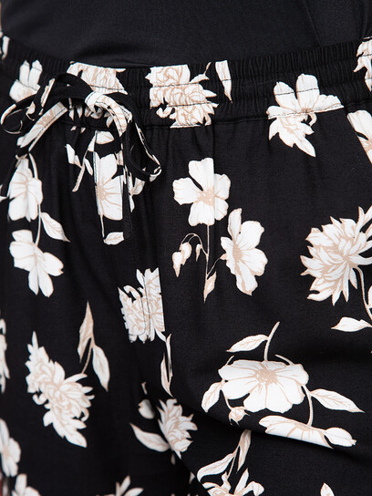 Women's Pull-on Floral Print Short
