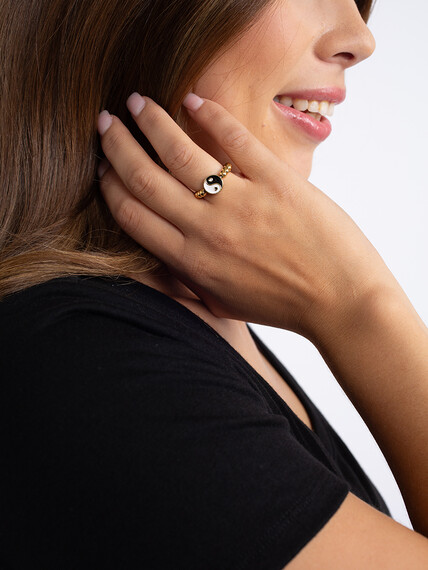 Women's Ying Yang Beaded Ring Image 1