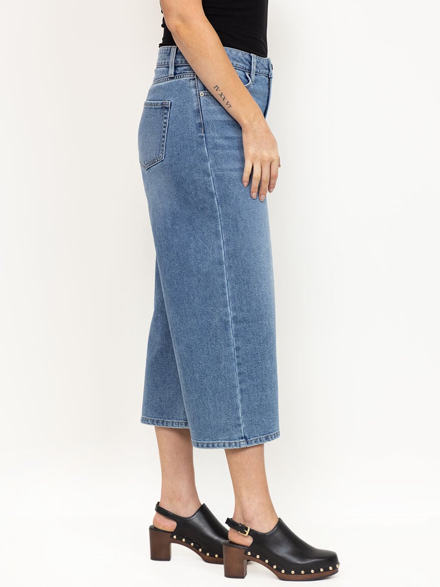 Women's Medium Wash High Rise Cropped Wide Leg Jean