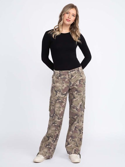 Women's 2 Button Camo Baggy Cargo Pants Women's 2 Button Camo Baggy Cargo Pants Image 1
