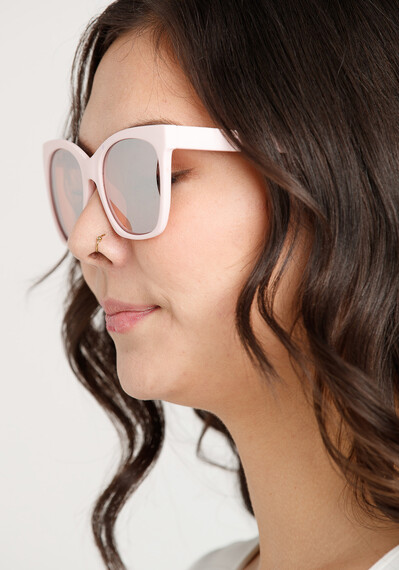 Women's Wayfarer Sunglasses Image 3