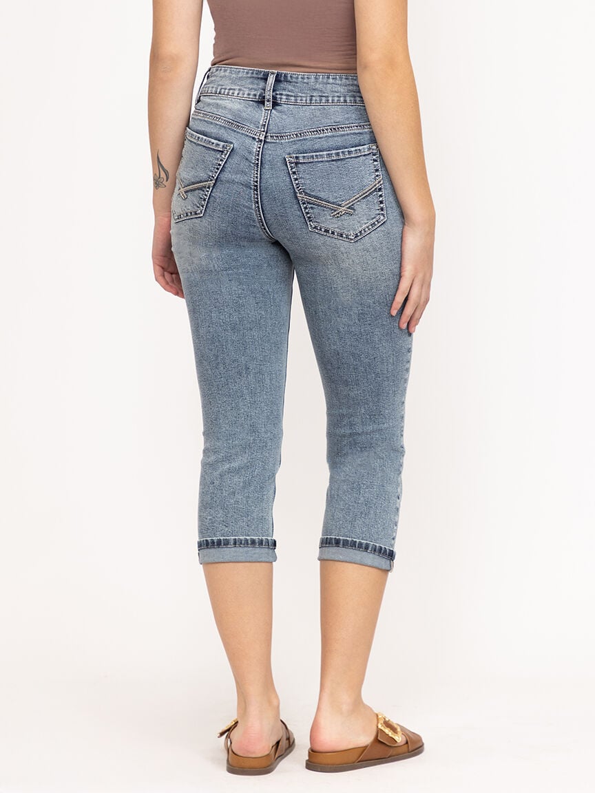 Women's 2 Button Mid Rise Med Wash Capri
