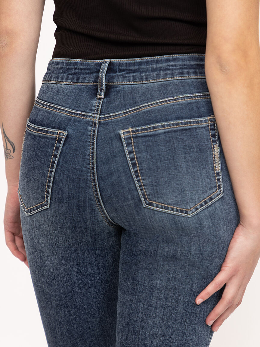 Women's Contrast Multi Thread Medium Dark Wash Jean Capri