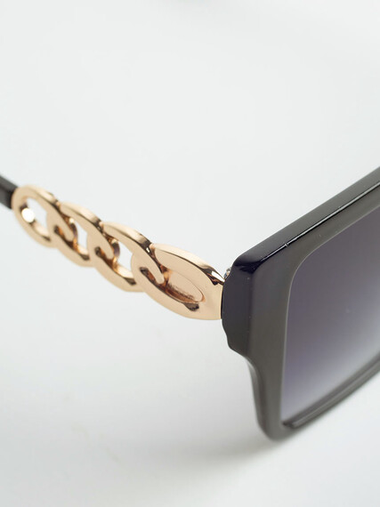 Women's Oversized Black Frame Sunglasses Women's Oversized Black Frame Sunglasses Image 3
