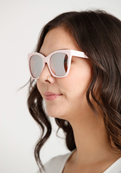Women's Wayfarer Sunglasses Image 4