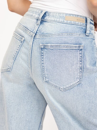 Women's Light Wash Mid Rise Barrel Leg Jeans Women's Light Wash Mid Rise Barrel Leg Jeans