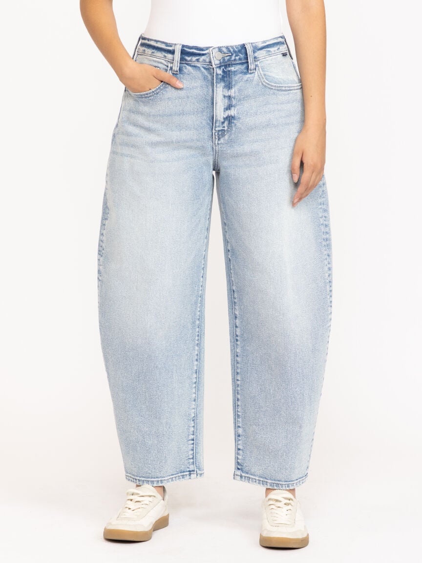 Women's Light Wash Mid Rise Barrel Leg Jeans