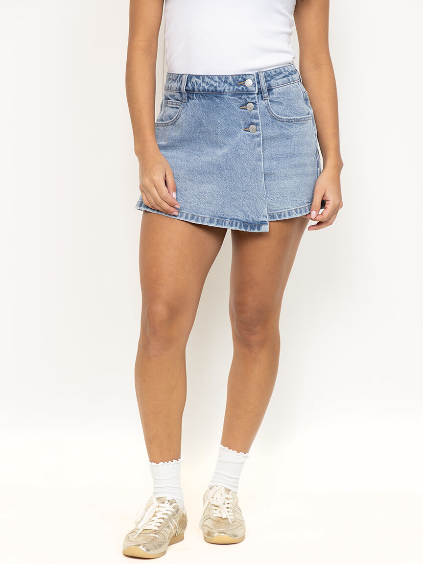 Women's Light Wash Denim Warp Skort with Expossed Button