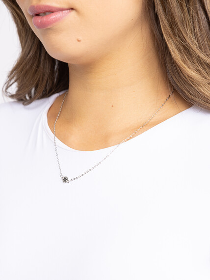 Women's Engraved Snowflake Necklace Women's Engraved Snowflake Necklace Image 4