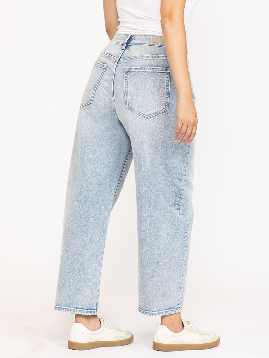 Women's Light Wash Mid Rise Barrel Leg Jeans