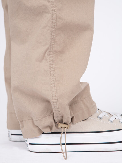 Women's 2 Button Poplin Loaded Cargo Pants Women's 2 Button Poplin Loaded Cargo Pants Image 6