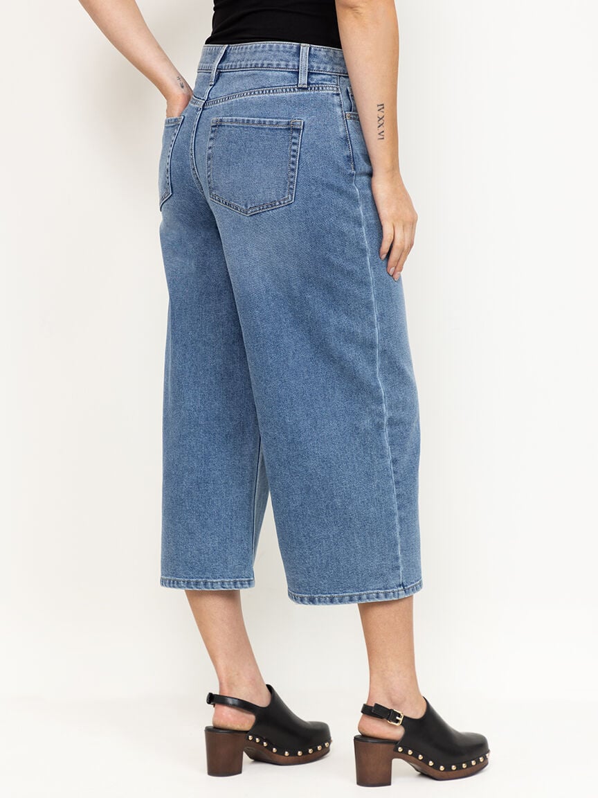 Women's Medium Wash High Rise Cropped Wide Leg Jean