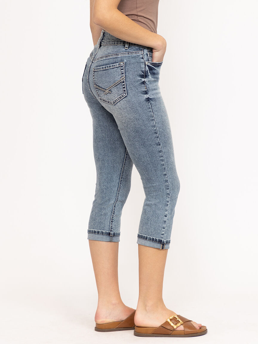 Women's 2 Button Mid Rise Med Wash Capri