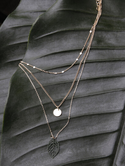 Women's Filagree and Disc Gold Necklace