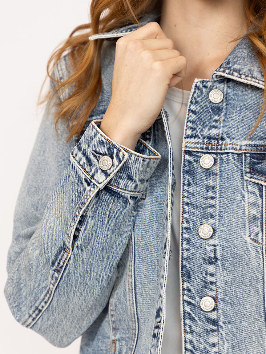 Women's Light Wash Cropped Denim Jacket