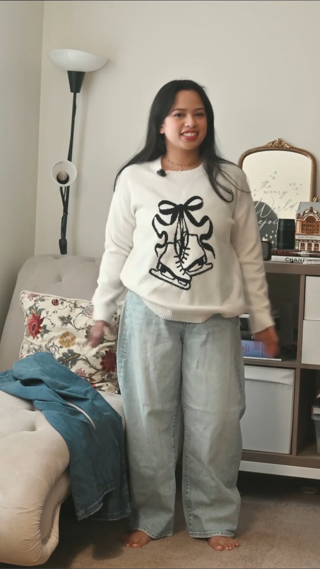 Women's Light Wash Mid Rise Barrel Leg Jeans