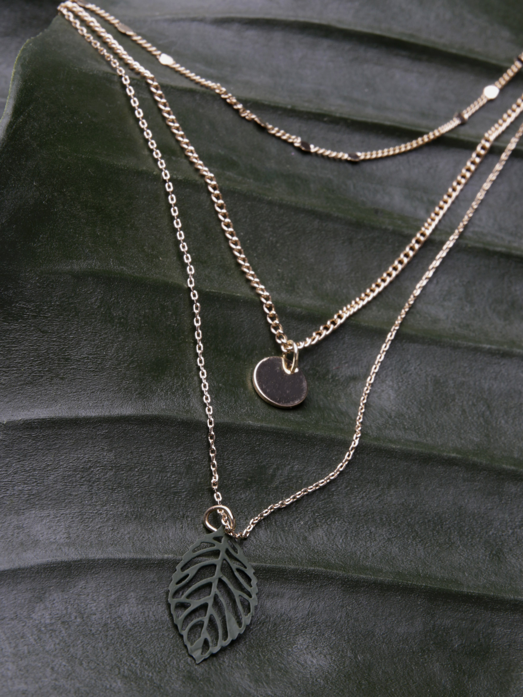 Women's Filagree and Disc Gold Necklace
