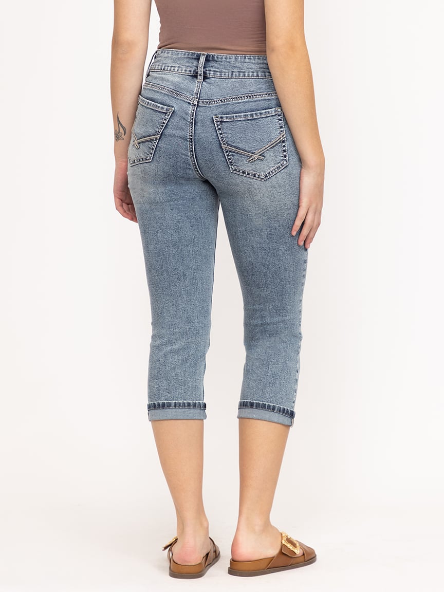 Women's 2 Button Mid Rise Med Wash Capr