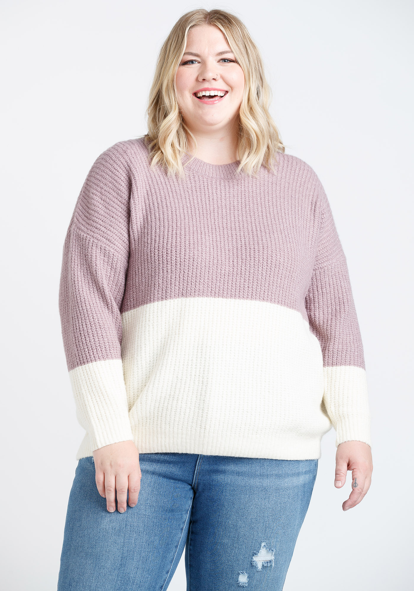 Antonia® | Women's color block sweater with patch pockets on the shoulder